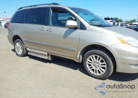 2010 Toyota Sienna Limited z USA, uszkodzony, nr VIN 5TDYK4CC3AS332779